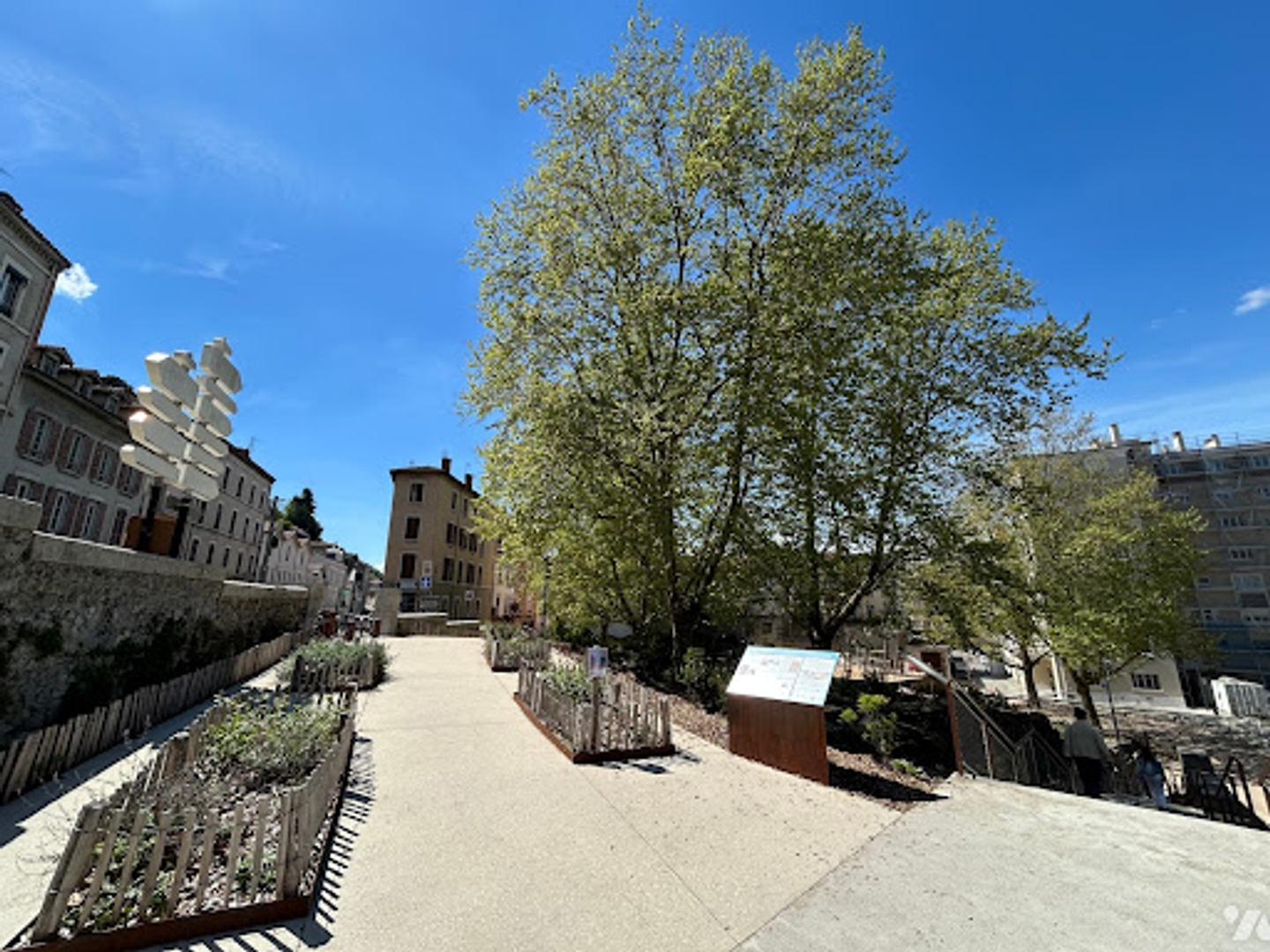Immeuble à vendre - 76m2 - Vienne (38200)