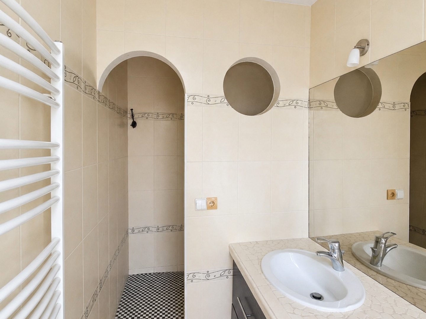Appartement à vendre - 2 pièces - 38m2 - La Seyne-Sur-Mer (83500)