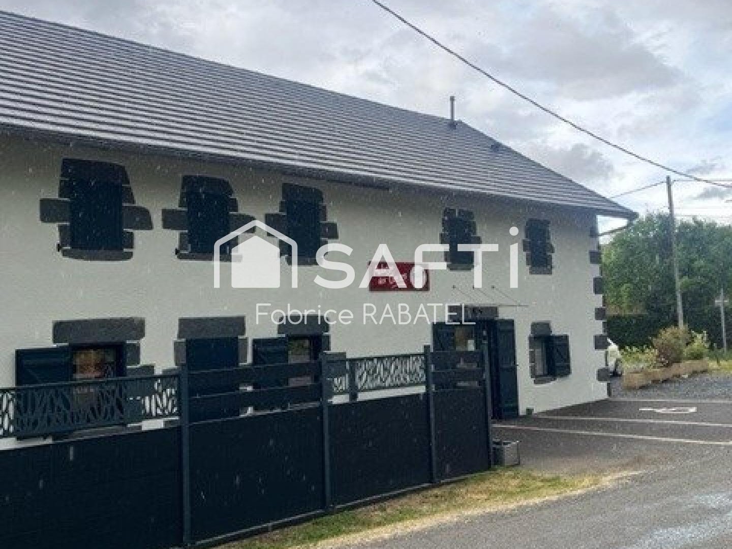 Magasin à vendre - 3 pièces - 230m2 - Mazaye (63230)