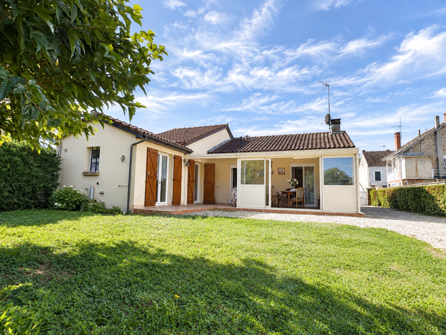 JOLIE MAISON DE PLAIN PIED A PROXIMITE IMMEDIATE DES COMMODITES