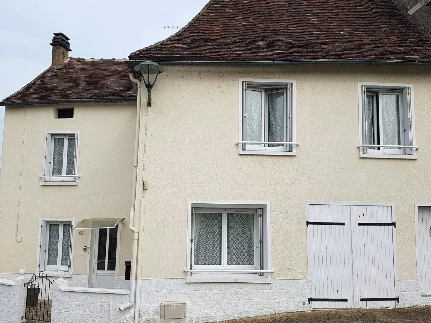 Maison de village avec garage à vendre proche St. Savin 86