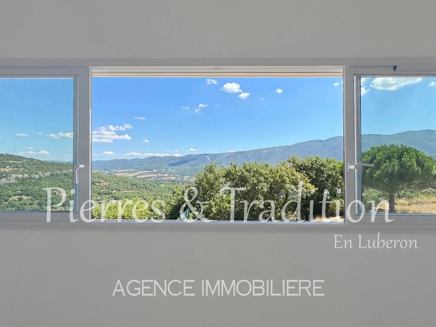 Maison à vendre - 6 pièces - 240m2 - Saint-Martin-De-C... (84750)