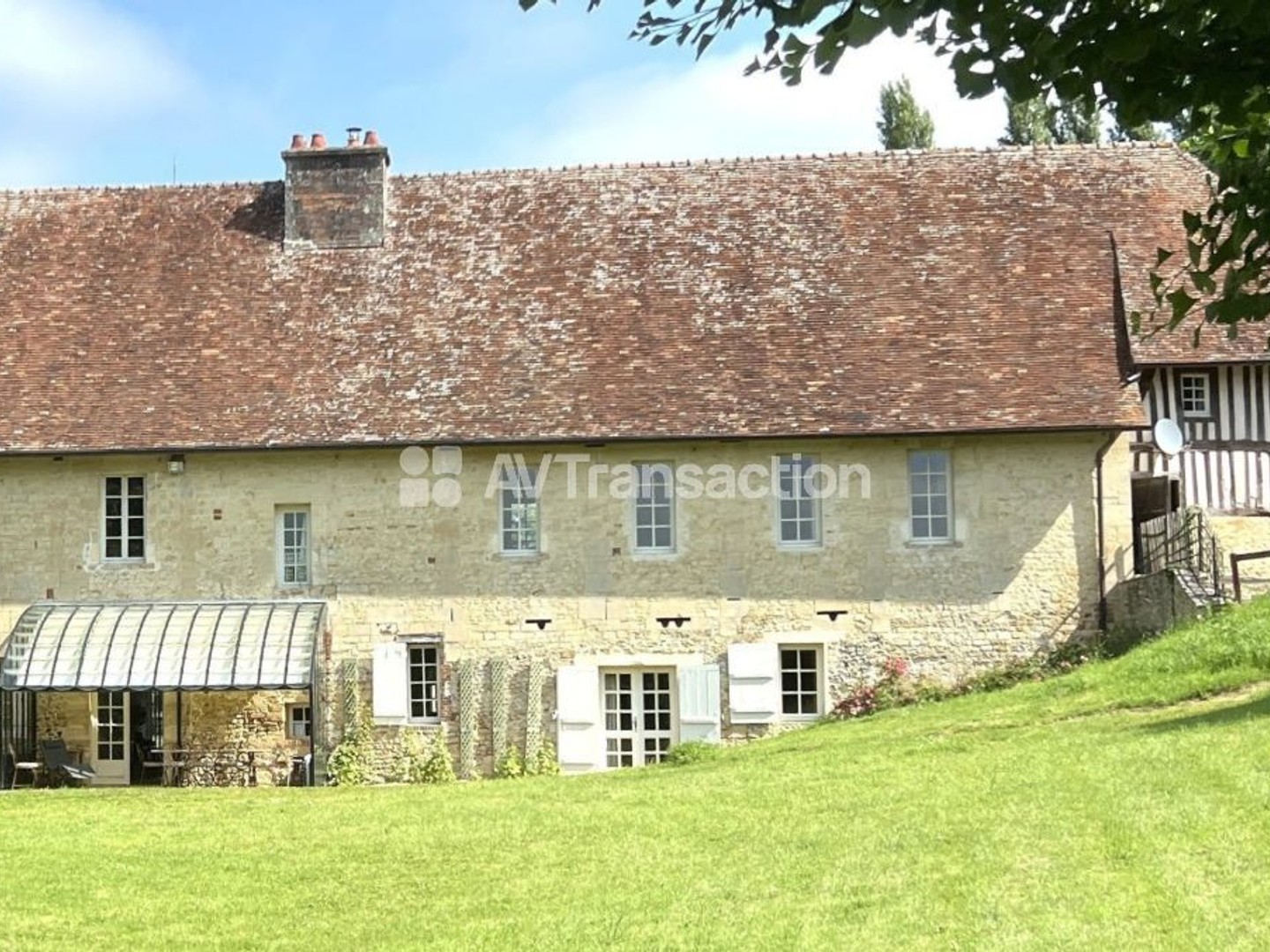 A vendre , Pont -l'Evêque ( 14130 ) manoir 396 m2 , 24 ha