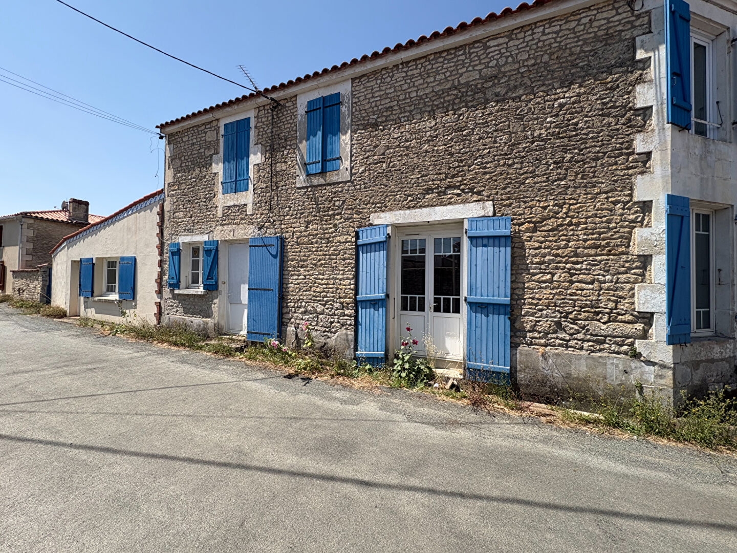 Maison 9 pièces - 3 chambres - NALLIERS