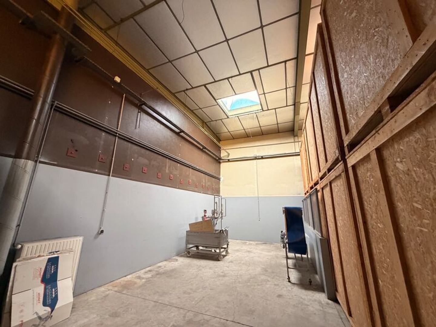 Bâtiment d'activités disponible à la vente ou a la location