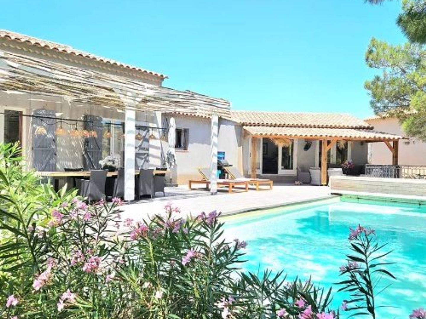 Maison à vendre - 16 pièces - 400m2 - Le Plan-De-La-Tour (83120)