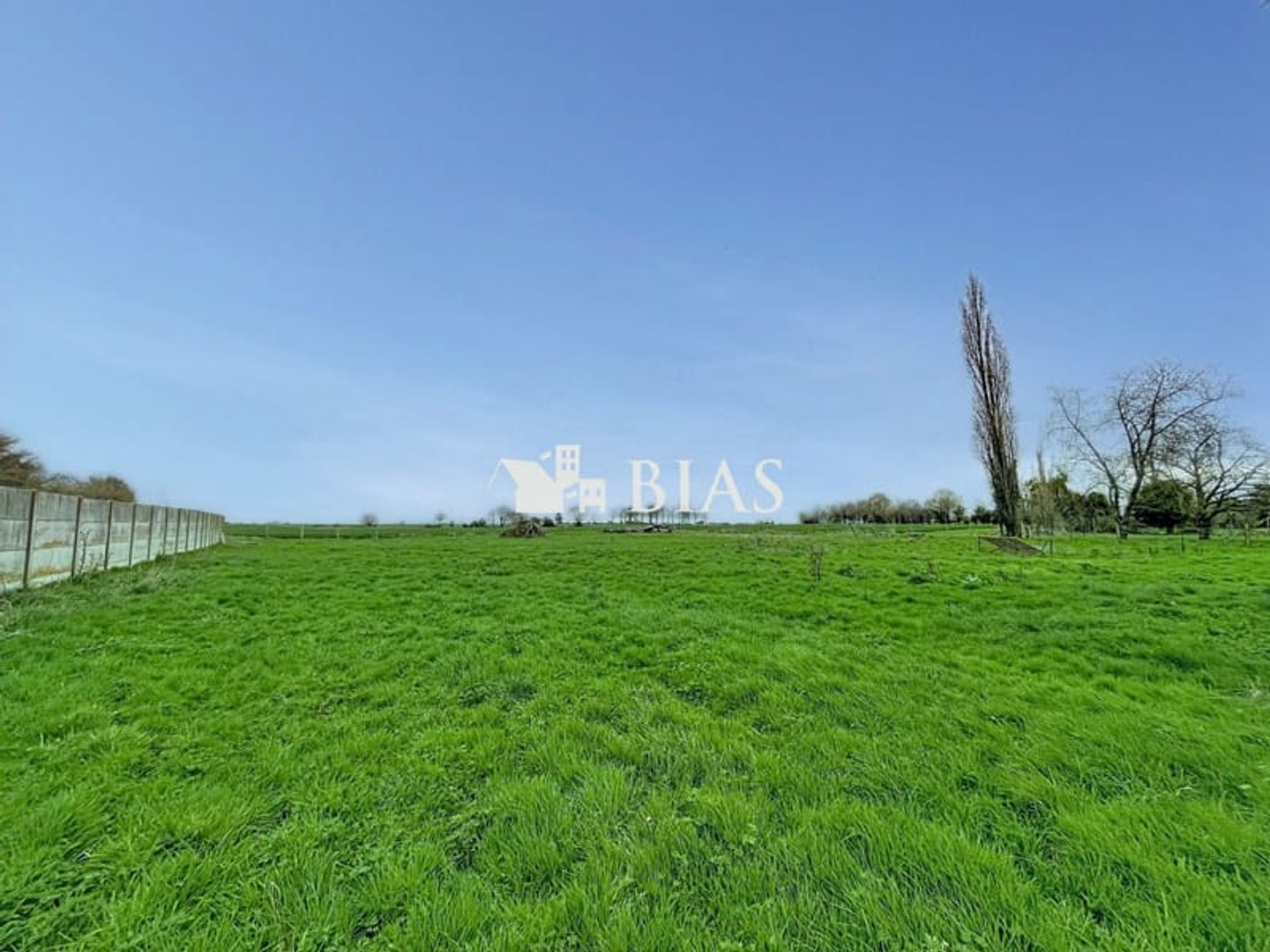 Terrain 3700 m²