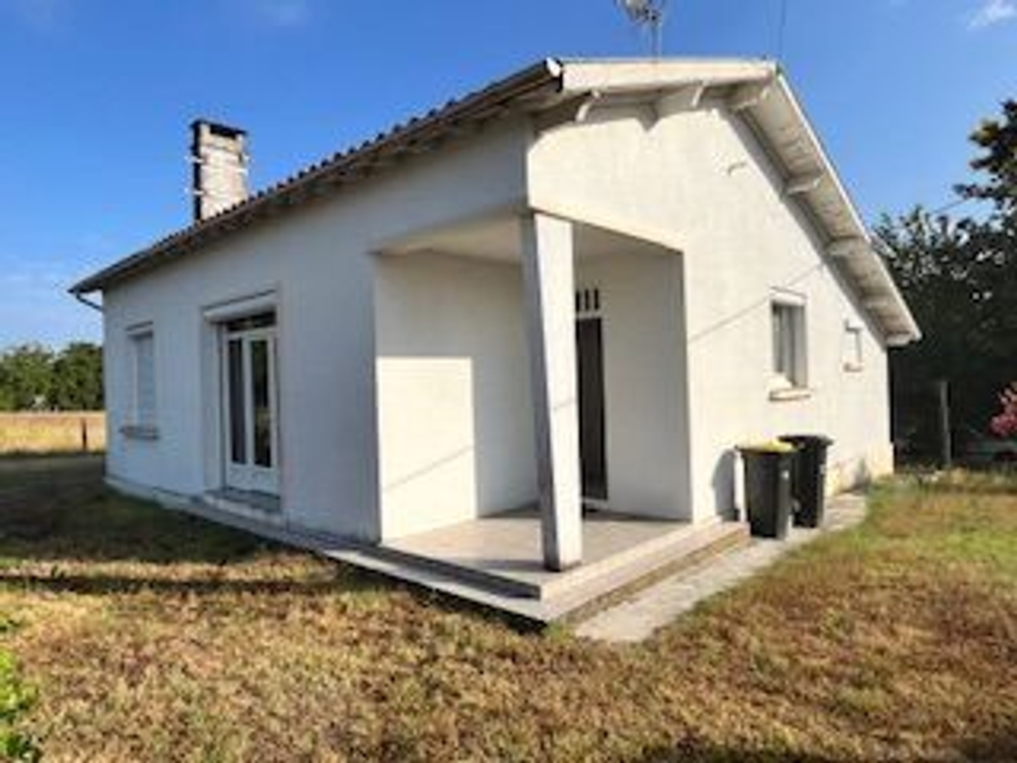 De plain-pied, proche des commerces, maison avec jardin clos et garage