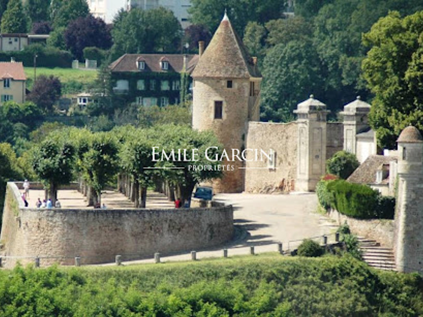 Maison à vendre - 15 pièces - 500m2 - Avallon (89200)