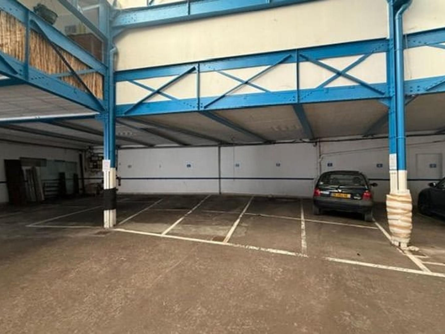 Parking / garage / box à vendre - 174m2 - Chaumont (52000)