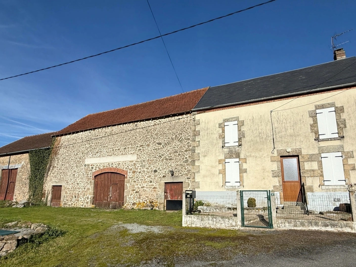 EN EXCLUSIVITE ! Corps de ferme avec maison d'habitation de 89m² sur terrain de 2hectares 2188m² 125 000 €