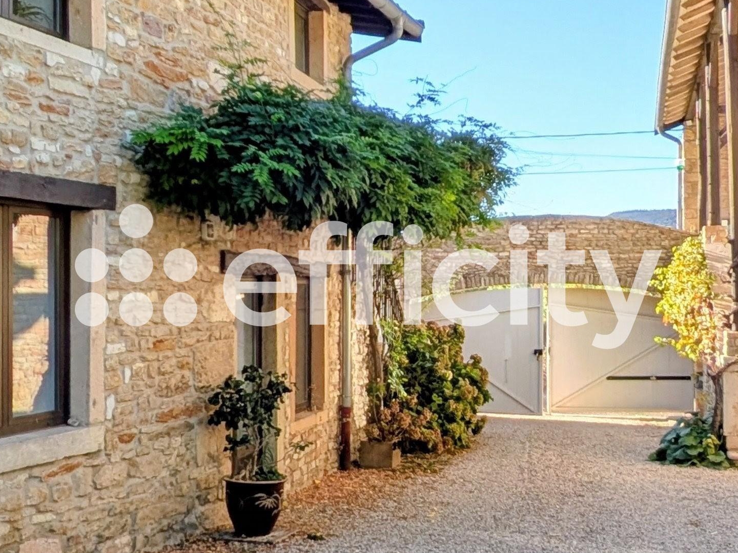 Maison à vendre - 14 pièces - 283m2 - Verzé (71960)