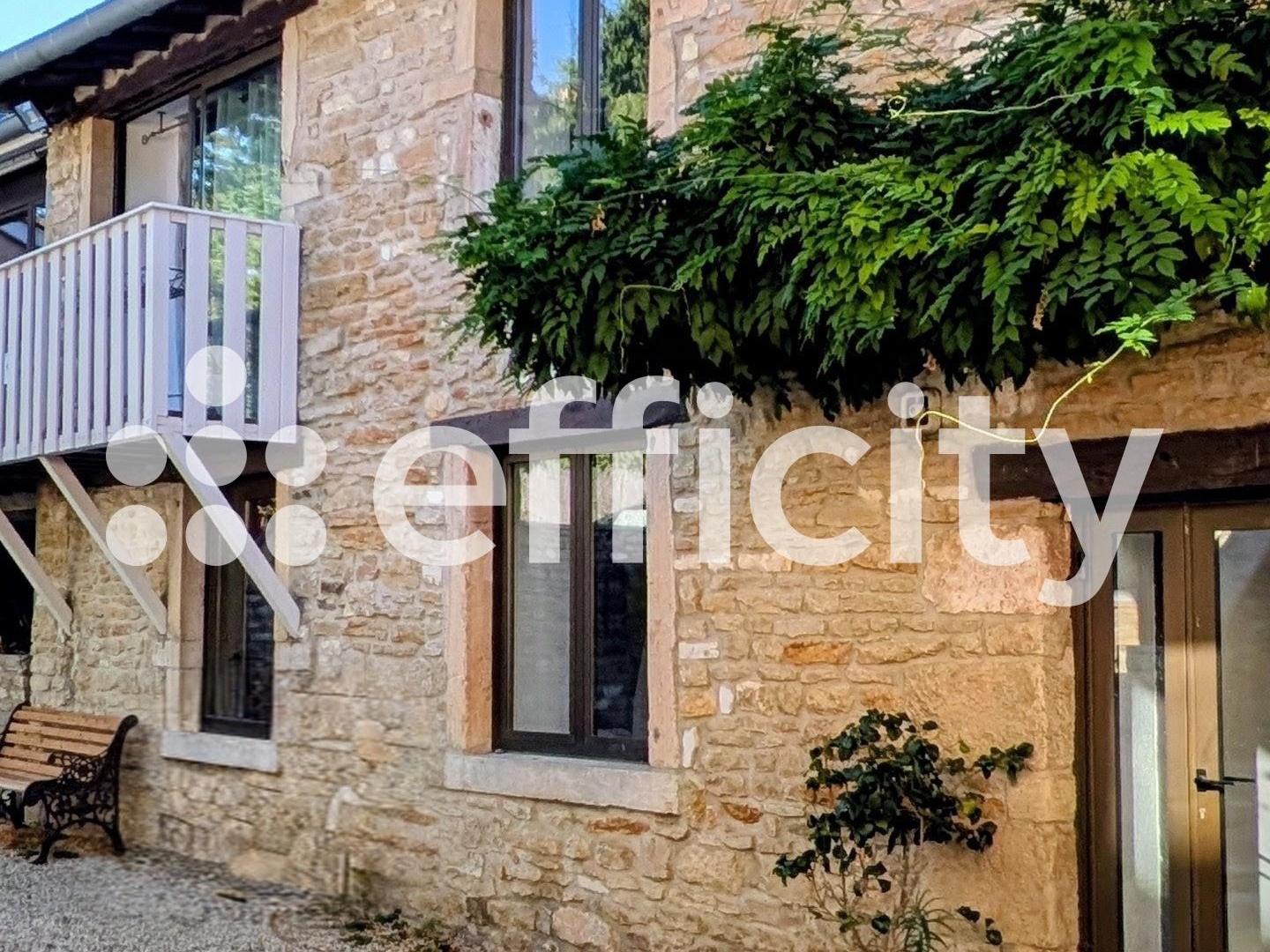 Maison à vendre - 14 pièces - 283m2 - Verzé (71960)