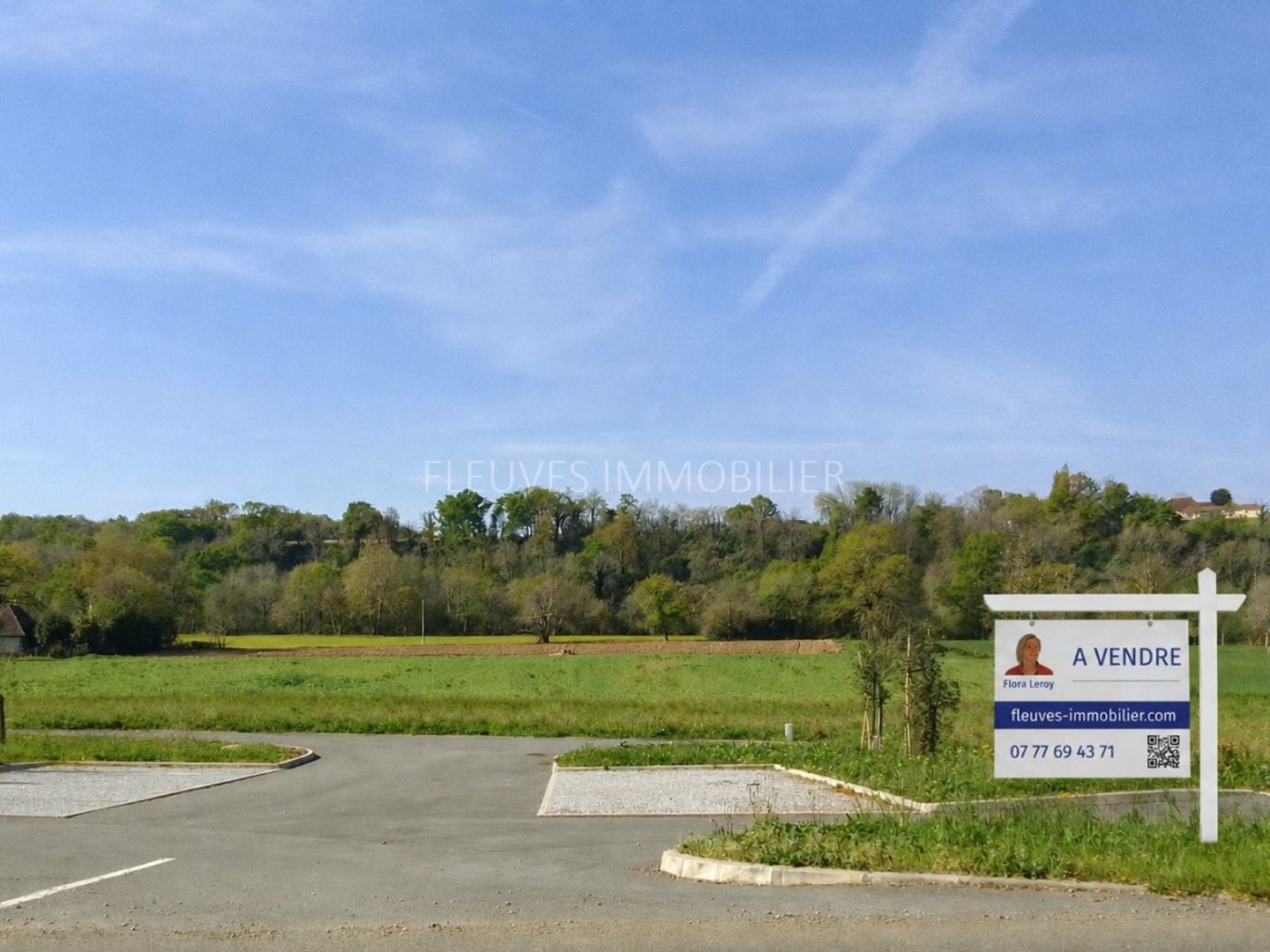 TERRAIN VIABILISÉ DE 1237 M²