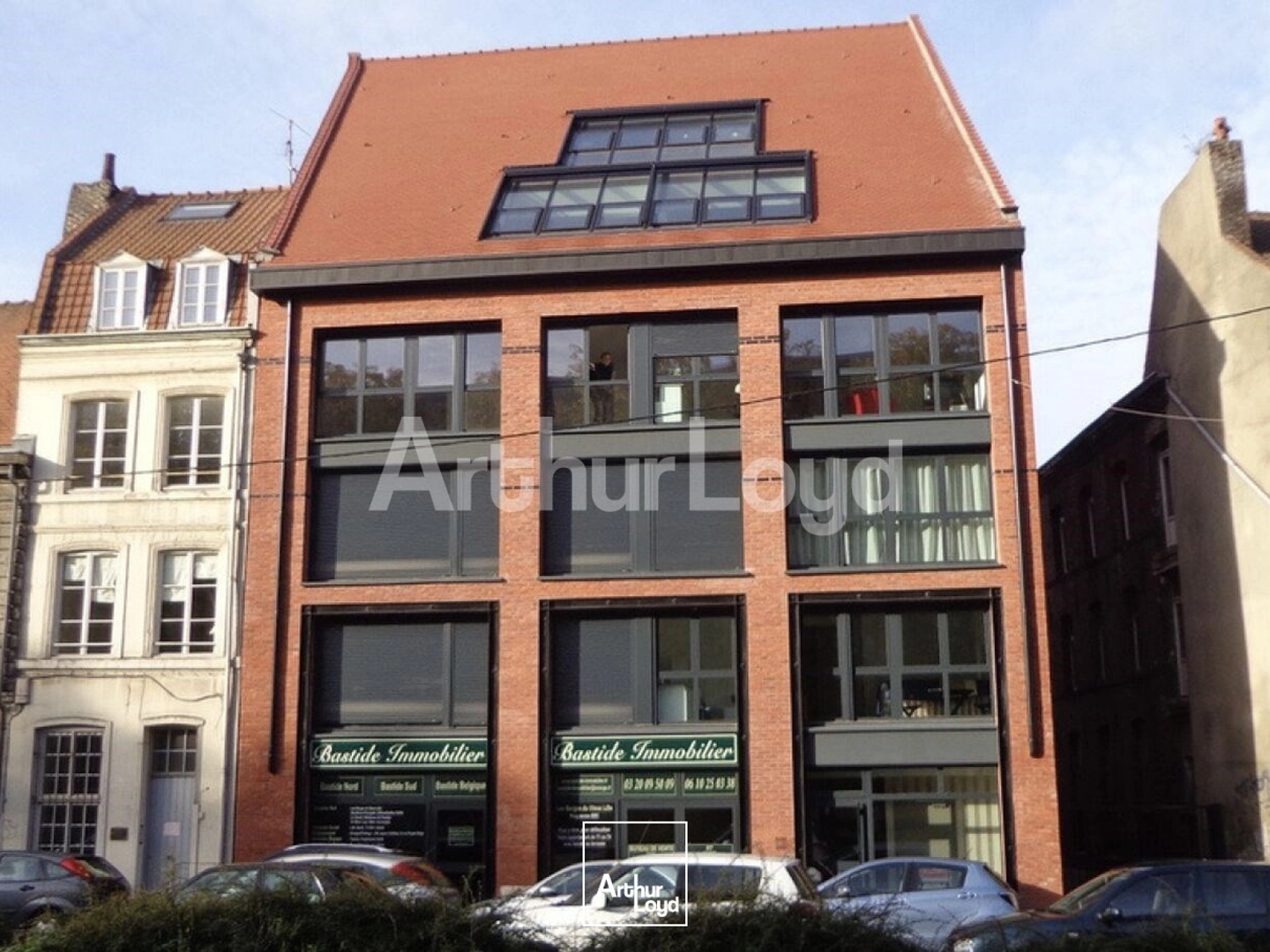 Vente local commercial à Lille surface de 315 m² avec parkings disponibles