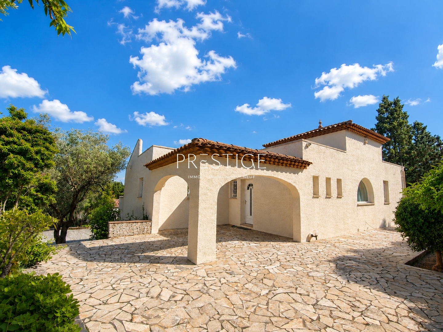 Maison à vendre - 5 pièces - 211m2 - Poussan (34560)
