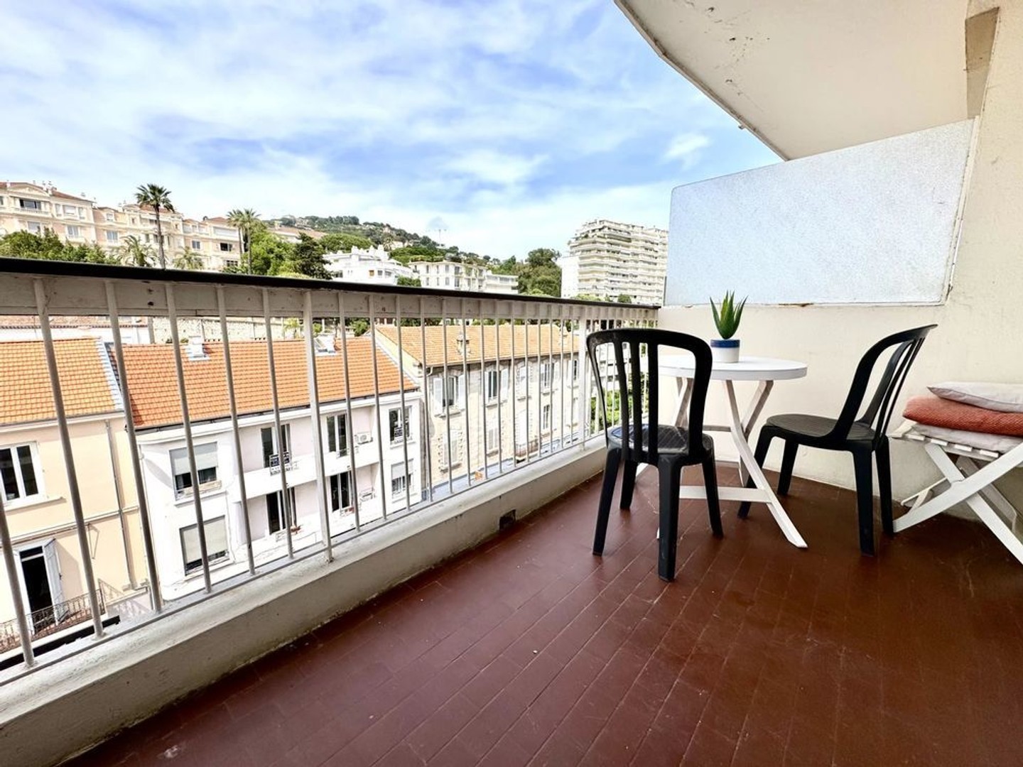 Cannes Basse Californie grand studio avec terrasse et cave