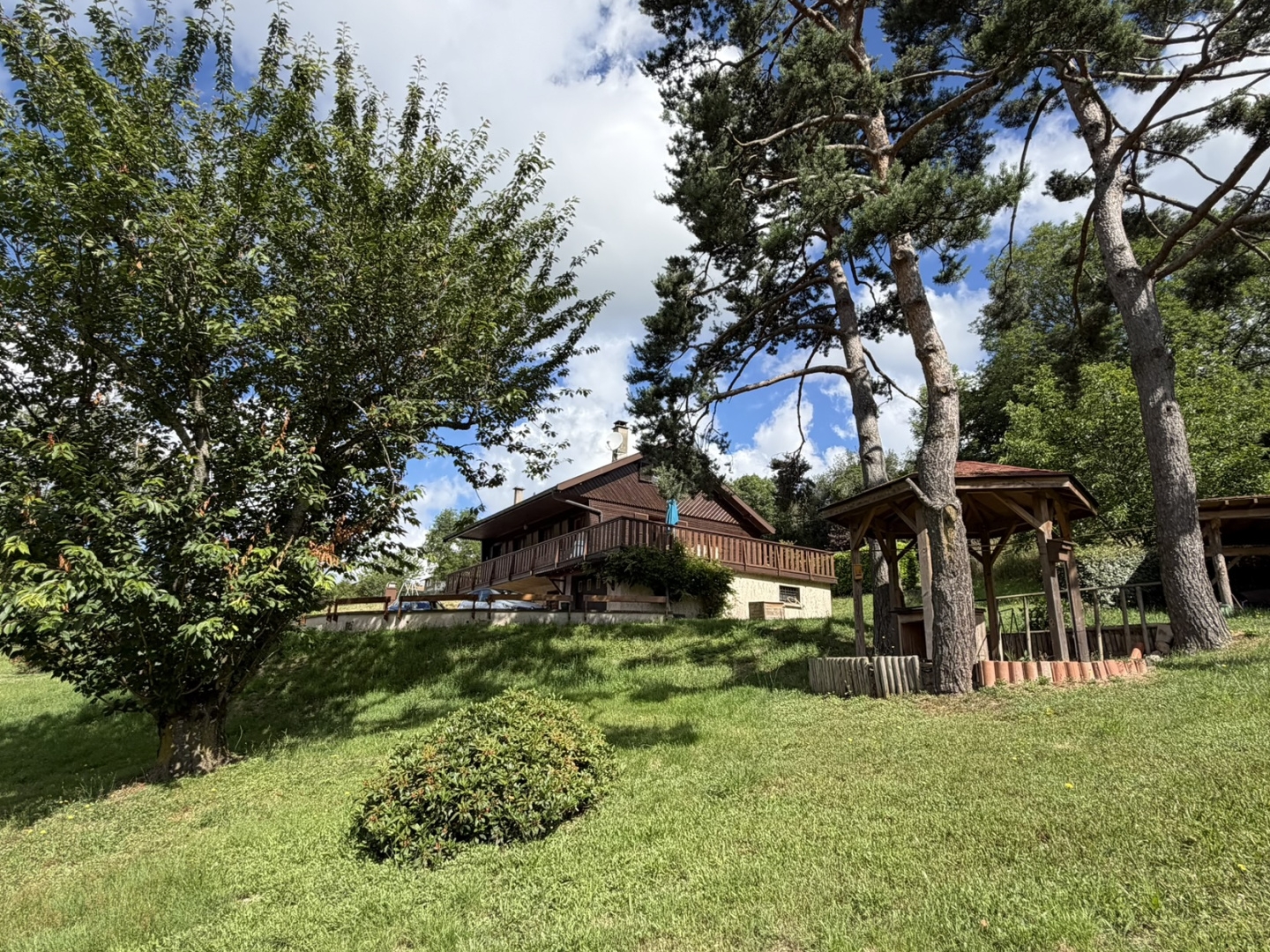 Chalet en bois sur 6174 m2 de terrain