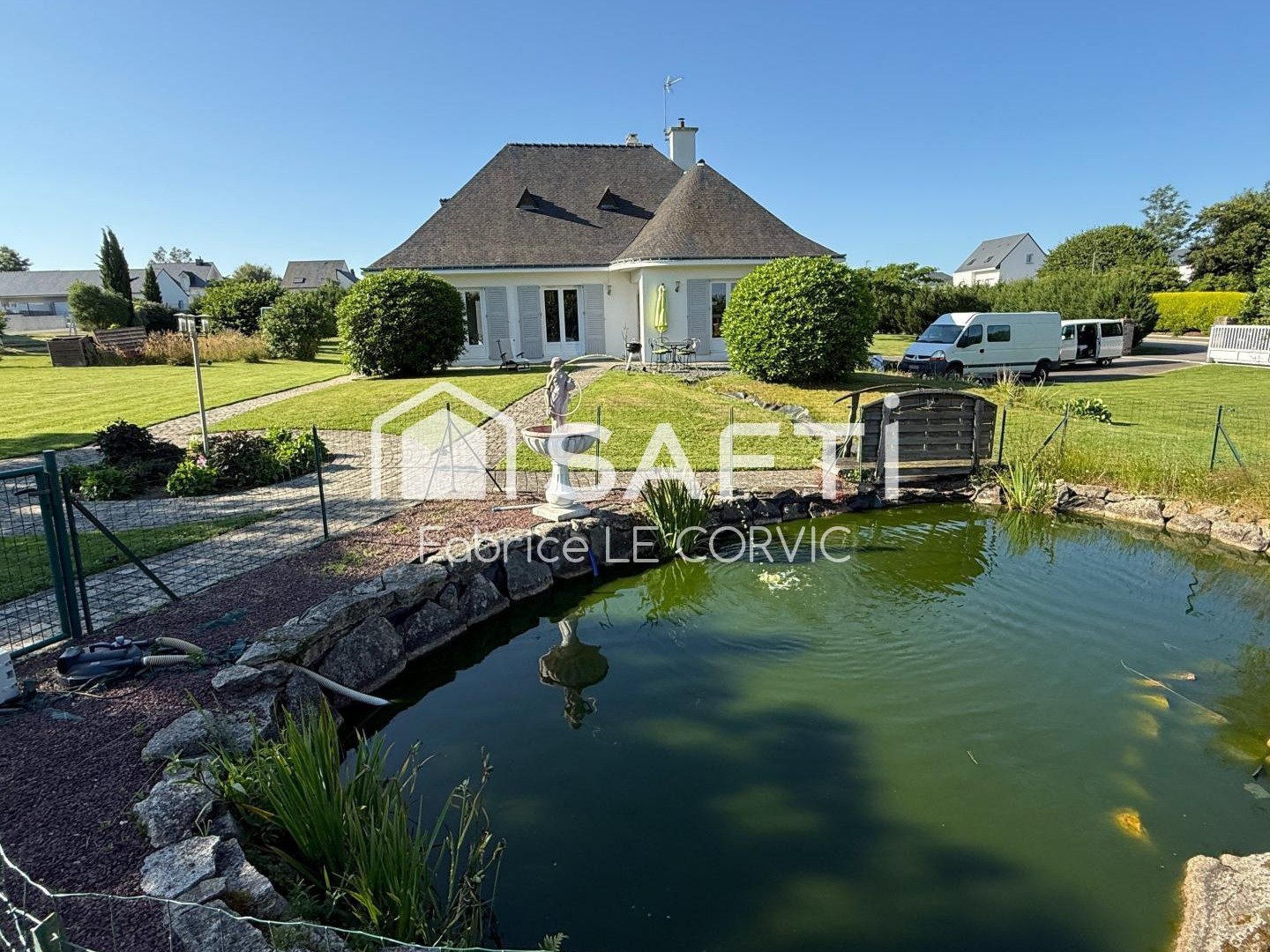 Magnifique propriété dans un cadre verdoyant à proximité du bourg
