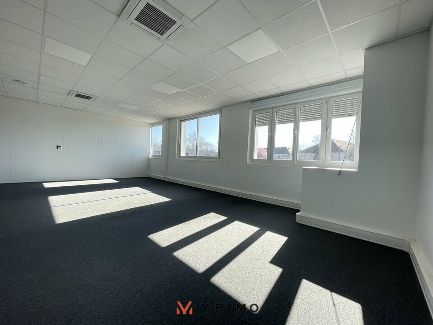 Bureaux à vendre - 413m2 - Aubergenville (78410)