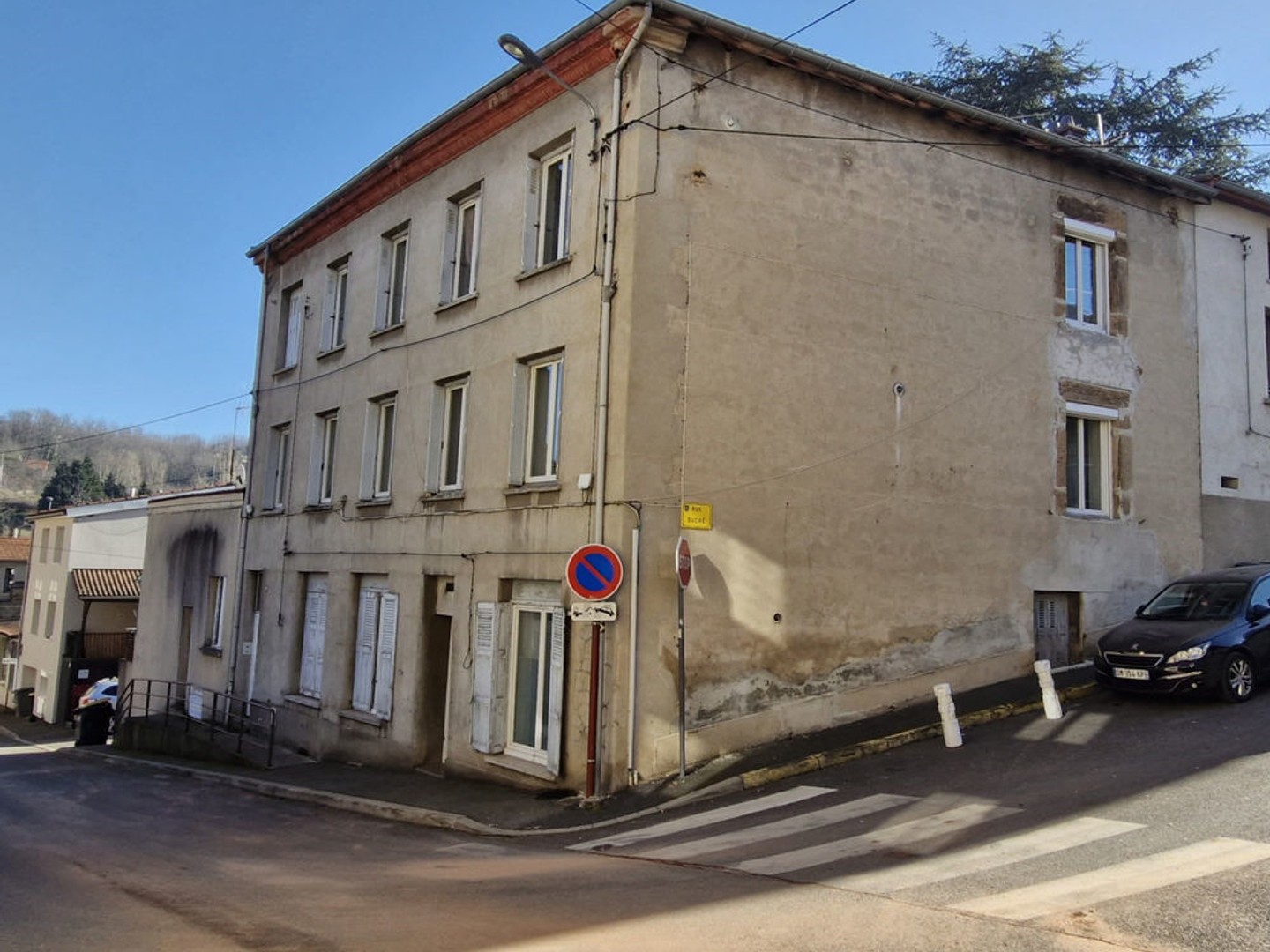 Immeuble de 4 appartements 265m2 avec une terrasse de 15m2 à Saint-Etienne