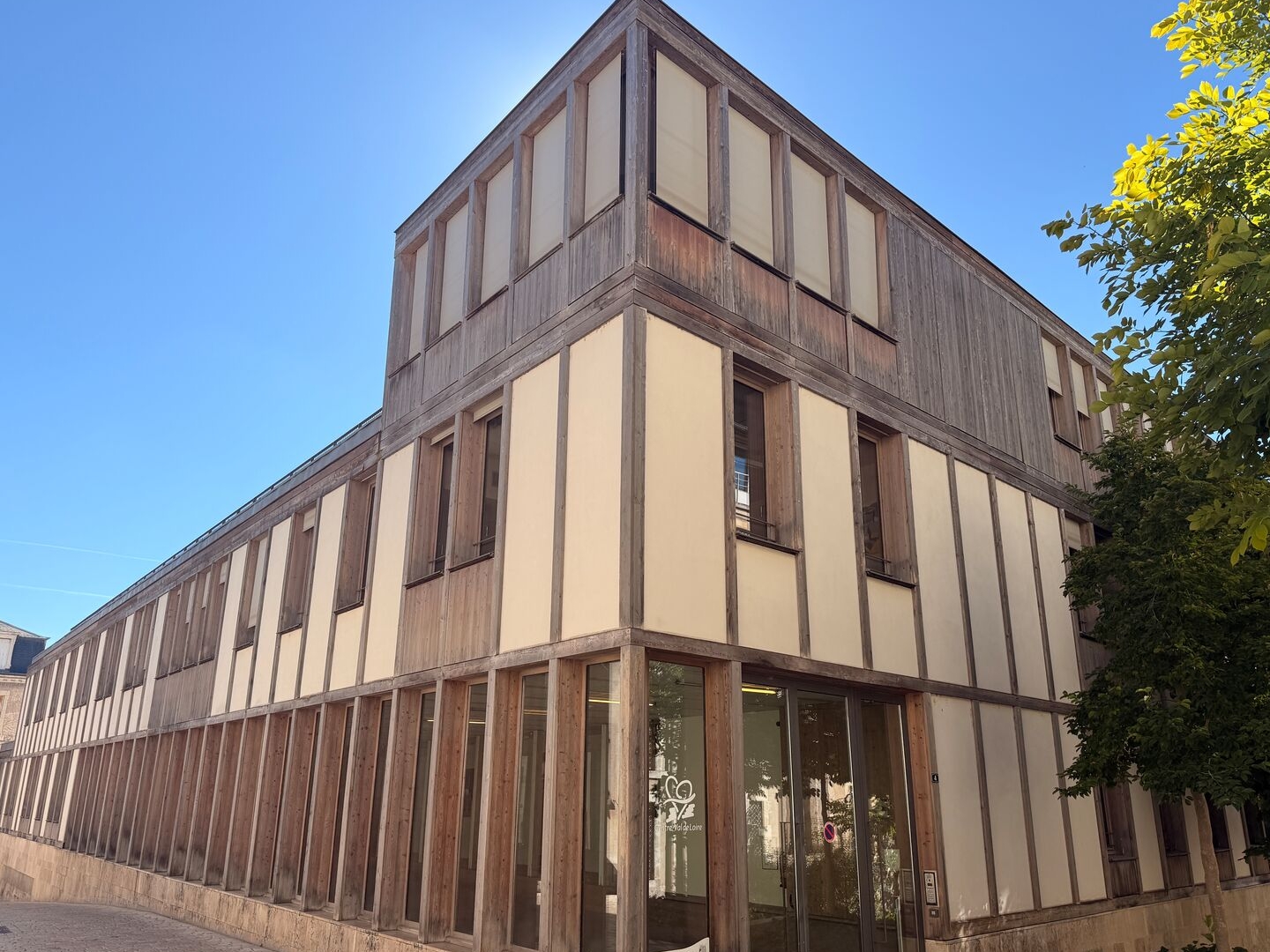 Local professionnel 5566 m²