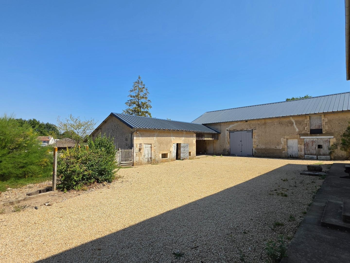Maison à vendre - 5 pièces - 180m2 - Chapelle-Viviers (86300)