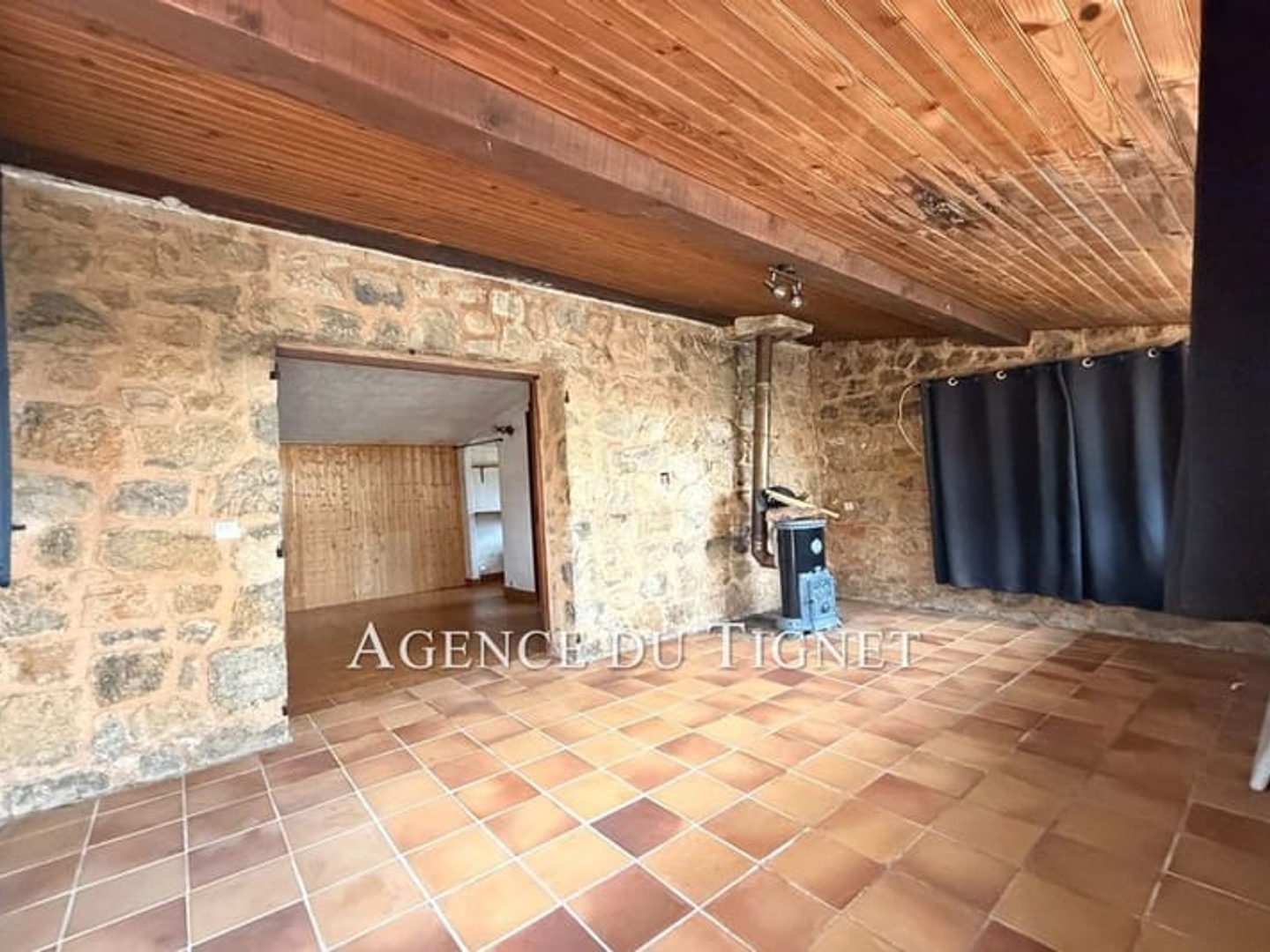 Maison à vendre - 2 pièces - 33m2 - Saint-Cézaire-Sur... (06530)
