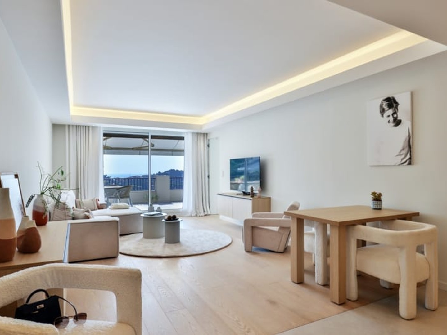 VILLEFRANCHE SUR MER - PROCHE CENTRE VILLE - 3 PIECES DE 73 M² A VENDRE - VUE MER - TERRASSE - PISCINE - PARKING