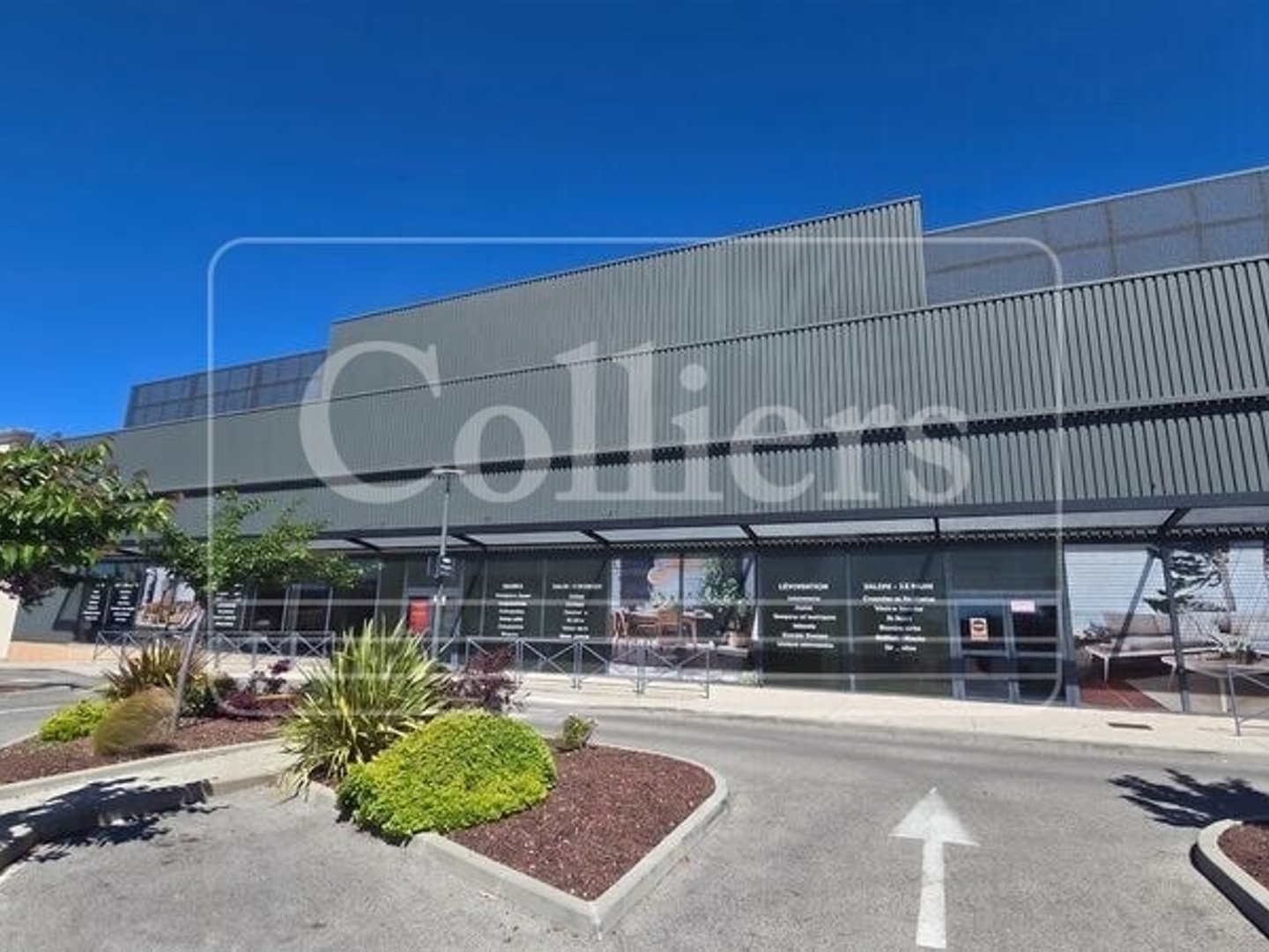 PLAN DE CAMPAGNE - COMMERCE 1000 m² A LOUER
