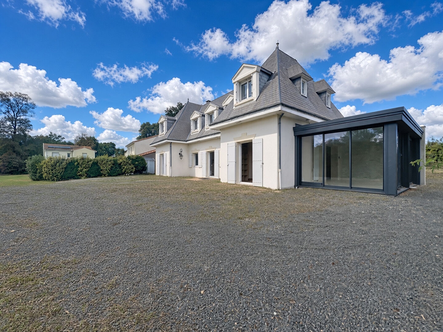 Maison Familiale de Caractère avec Piscine et étang, secteur prisé de Vertou