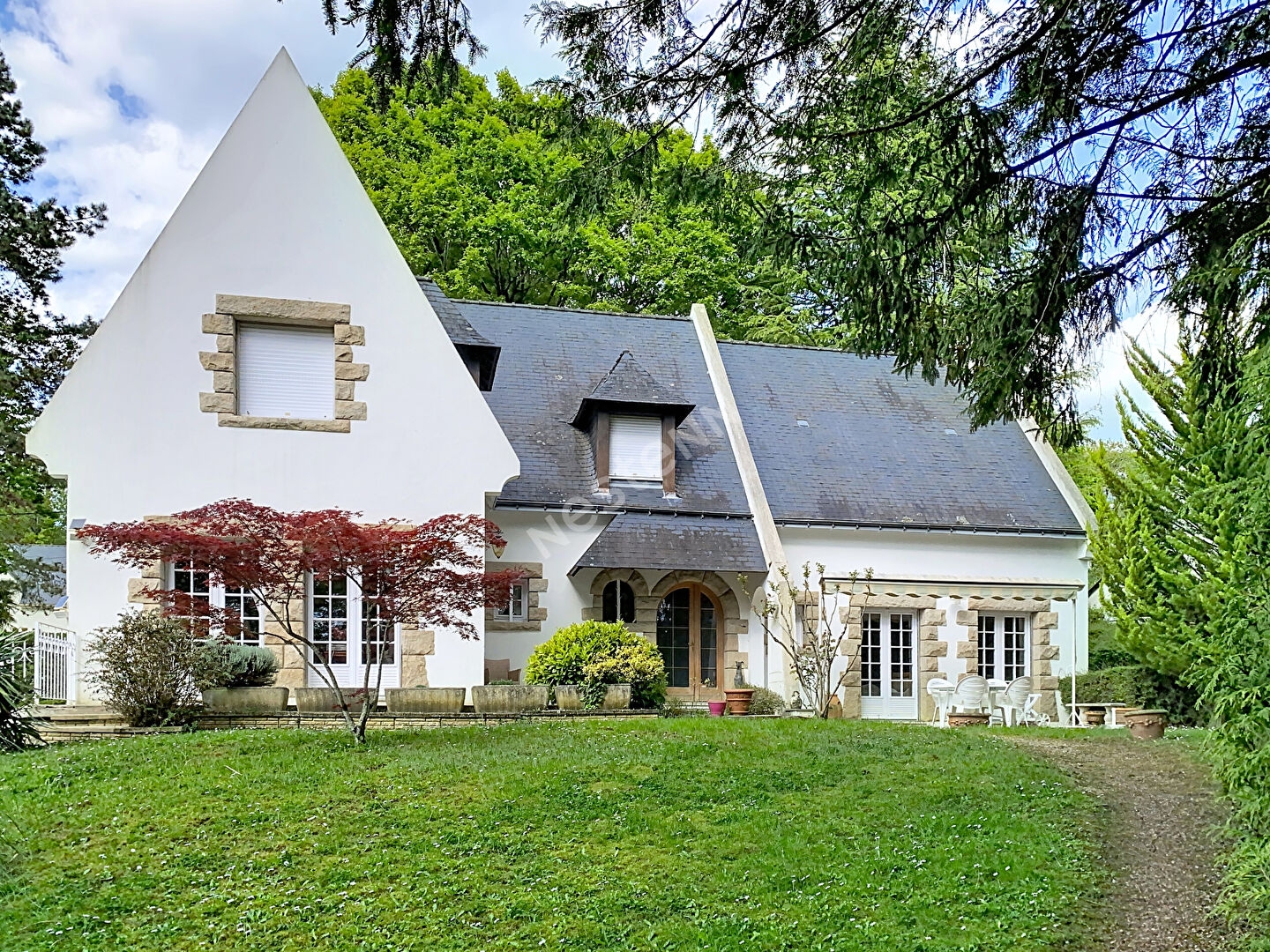 Maison familiale Avrillé 225 m² - Parc de la Haye - 6 chambres - grand jardin 1738 m² - sous-sol - garage