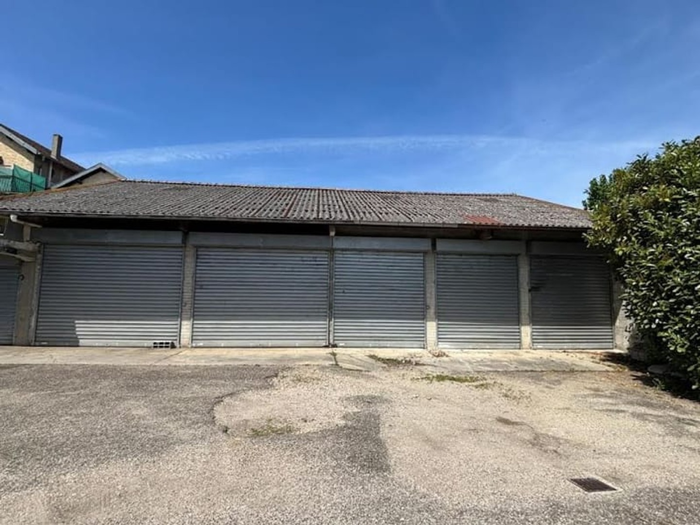 Parking / garage / box à vendre - 220m2 - Les Avenières Vey... (38630)