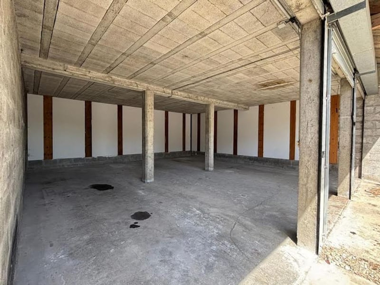 Parking / garage / box à vendre - 220m2 - Les Avenières Vey... (38630)