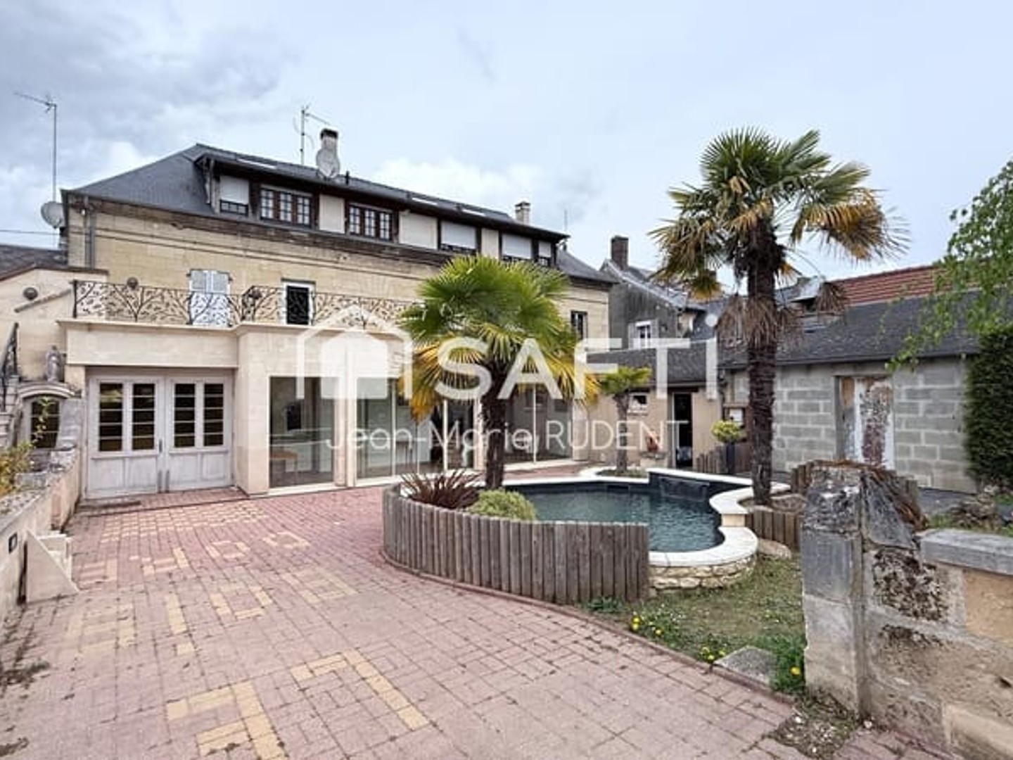 Bureaux 15 pièces 494 m²