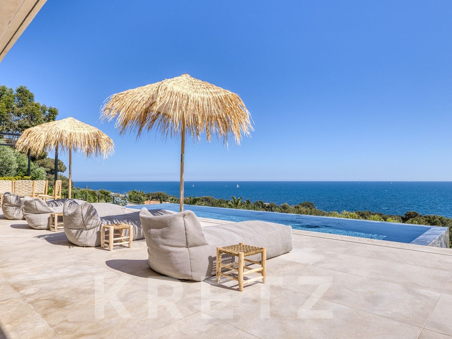 Maison à vendre - 10 pièces - 493m2 - Roquebrune-Sur-Ar... (83380)