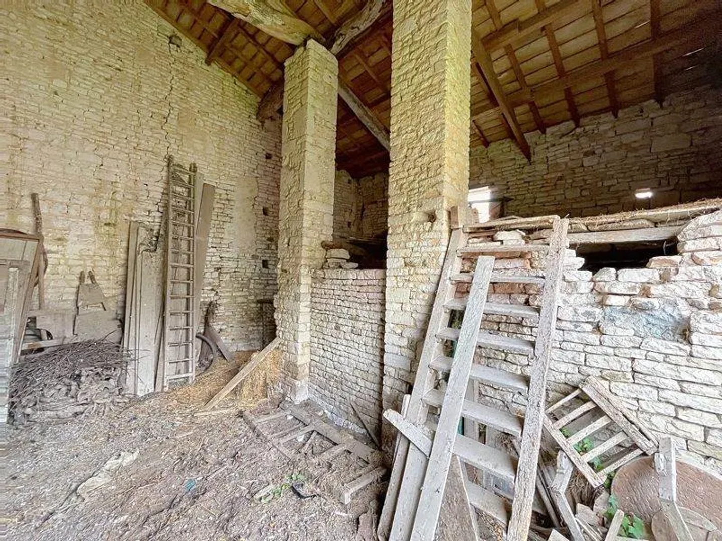 Autre à vendre - 373m2 - Massac (17490)