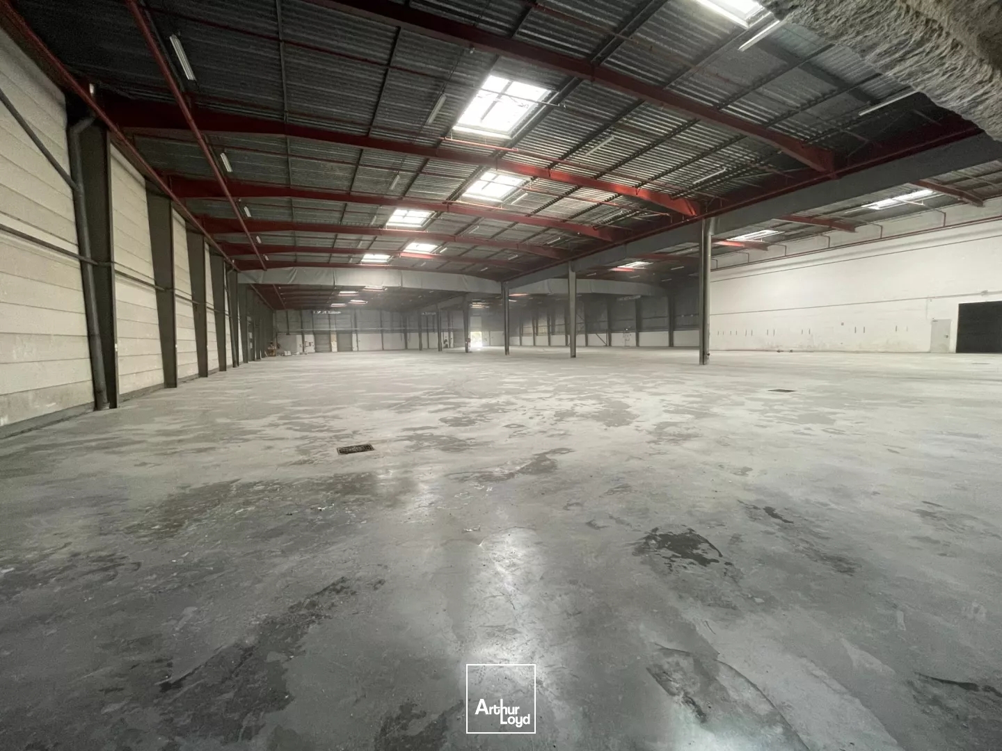 Locaux à vendre - 10690m2 - Val-De-Reuil (27100)