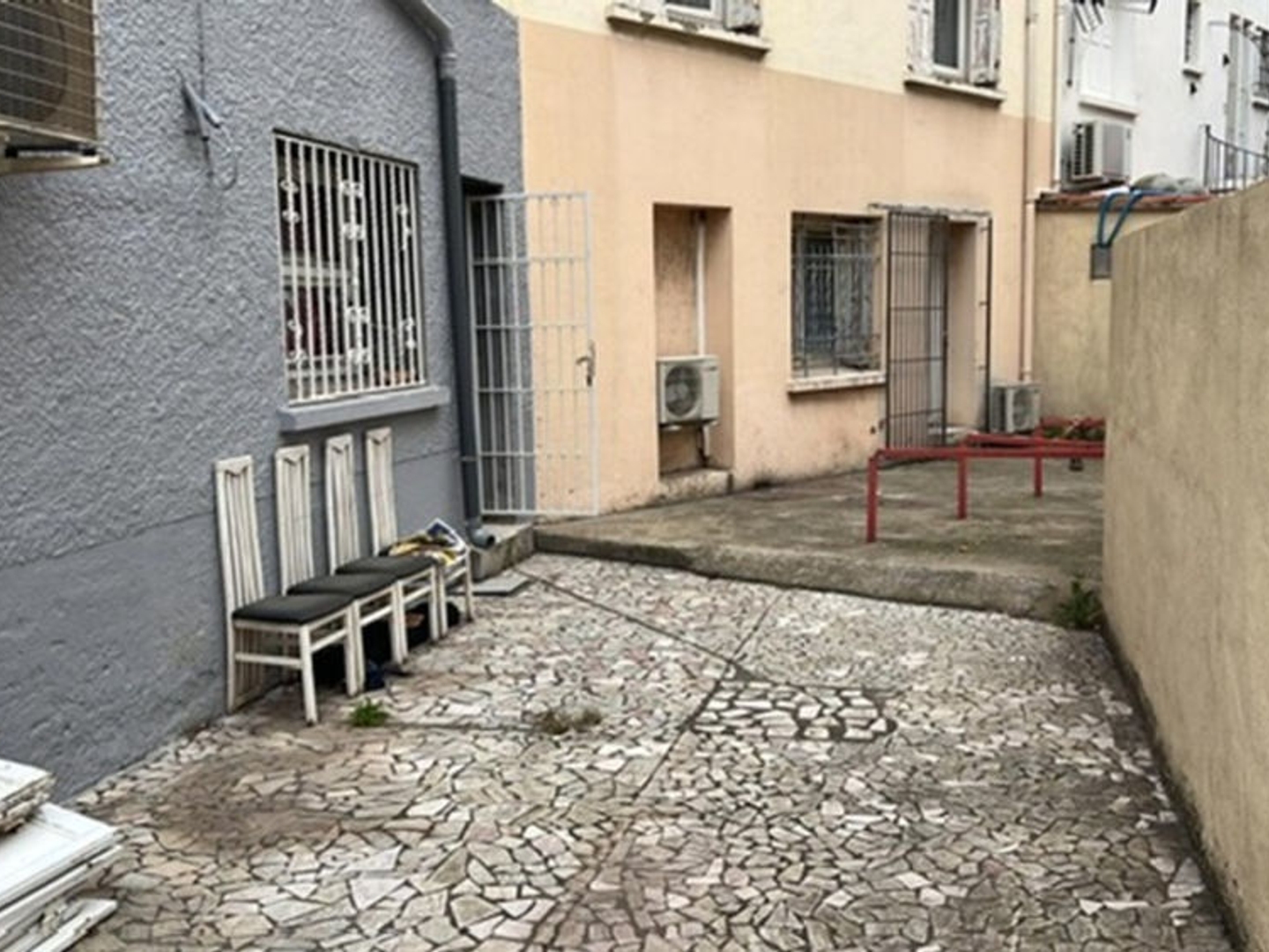 Charmant T2 de 41 m² loué avec cour loué à 458 + 60 euros de charges