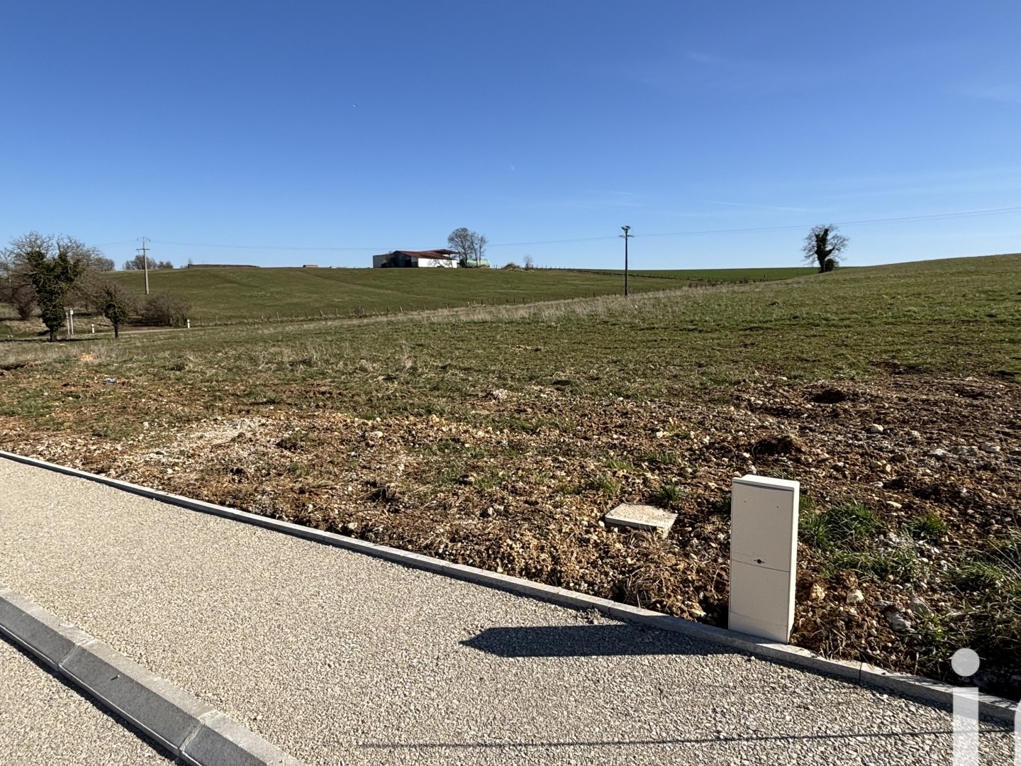 Terrain 744 m²