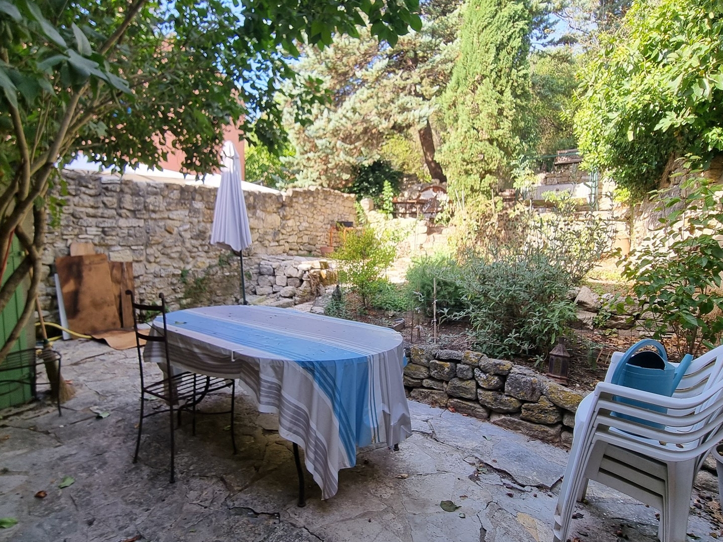 Maison à vendre - 7 pièces - 146m2 - Mormoiron (84570)