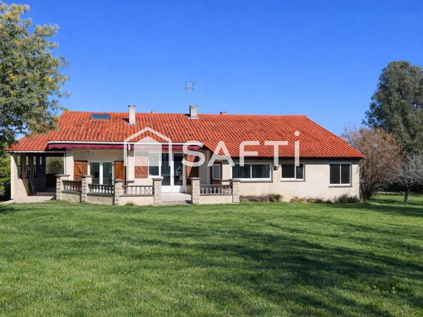 A Miélan villa T6 avec piscine et parc de 3500 m²