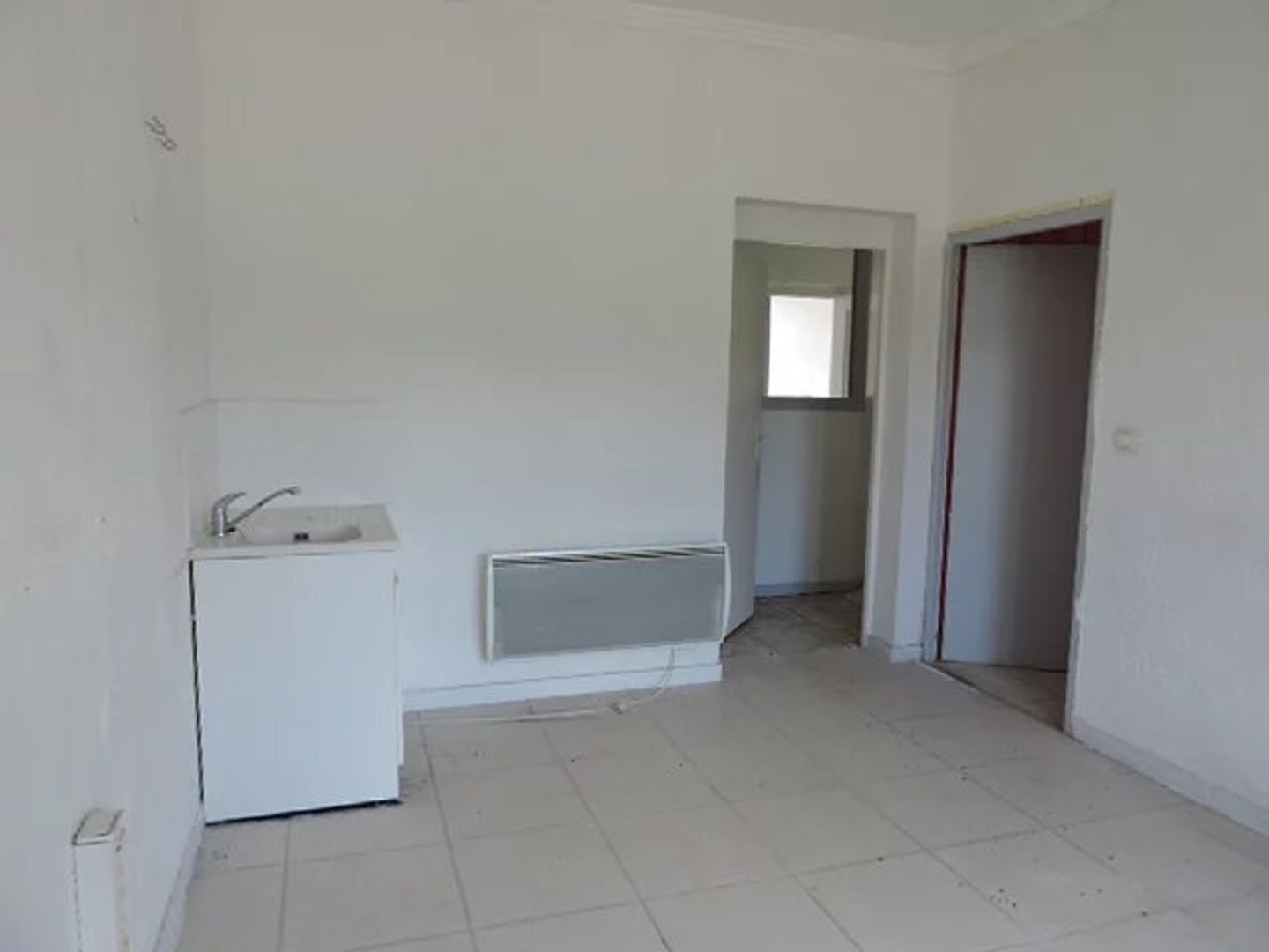 LOCAL / APPARTEMENT A RENOVER