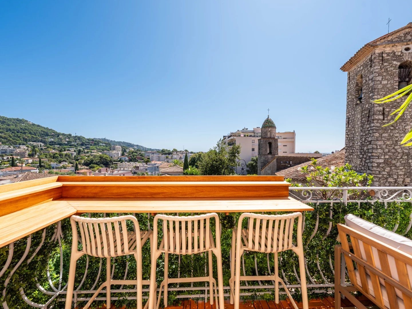 Duplex dernier étage avec terrasses, garage et aperçu mer