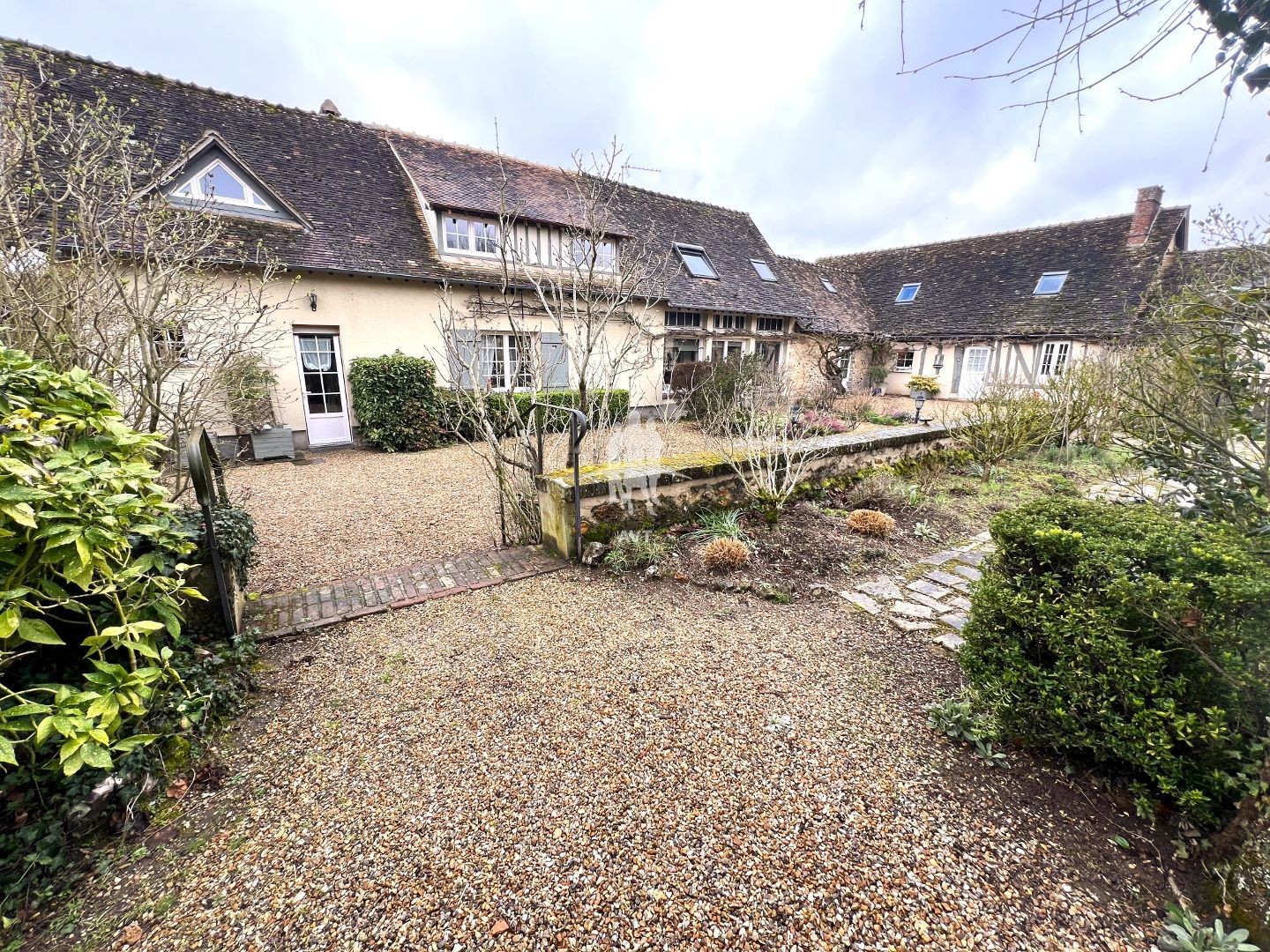 A vendre , secteur Pacy sur Eure (  27120 ) ,  propriété 230 m2 