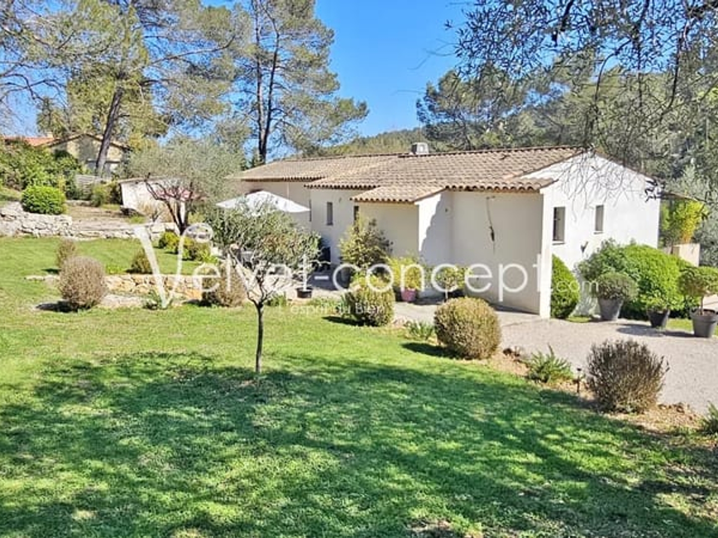 A SAISIR! Valbonne jolie villa de plain pied + dépendance de 2 Pièces