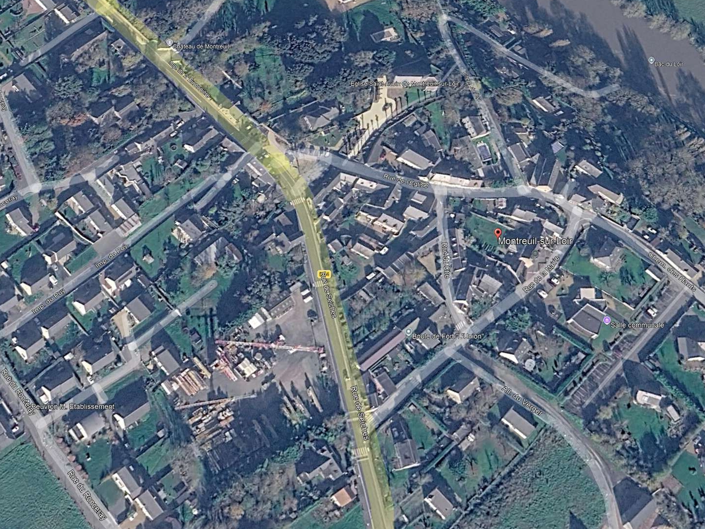 Terrain 933 m²
