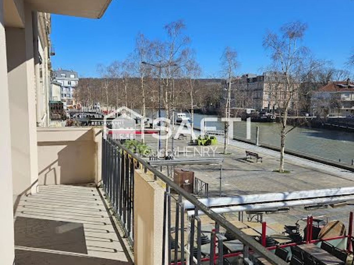 Local 5 pièces 82 m²