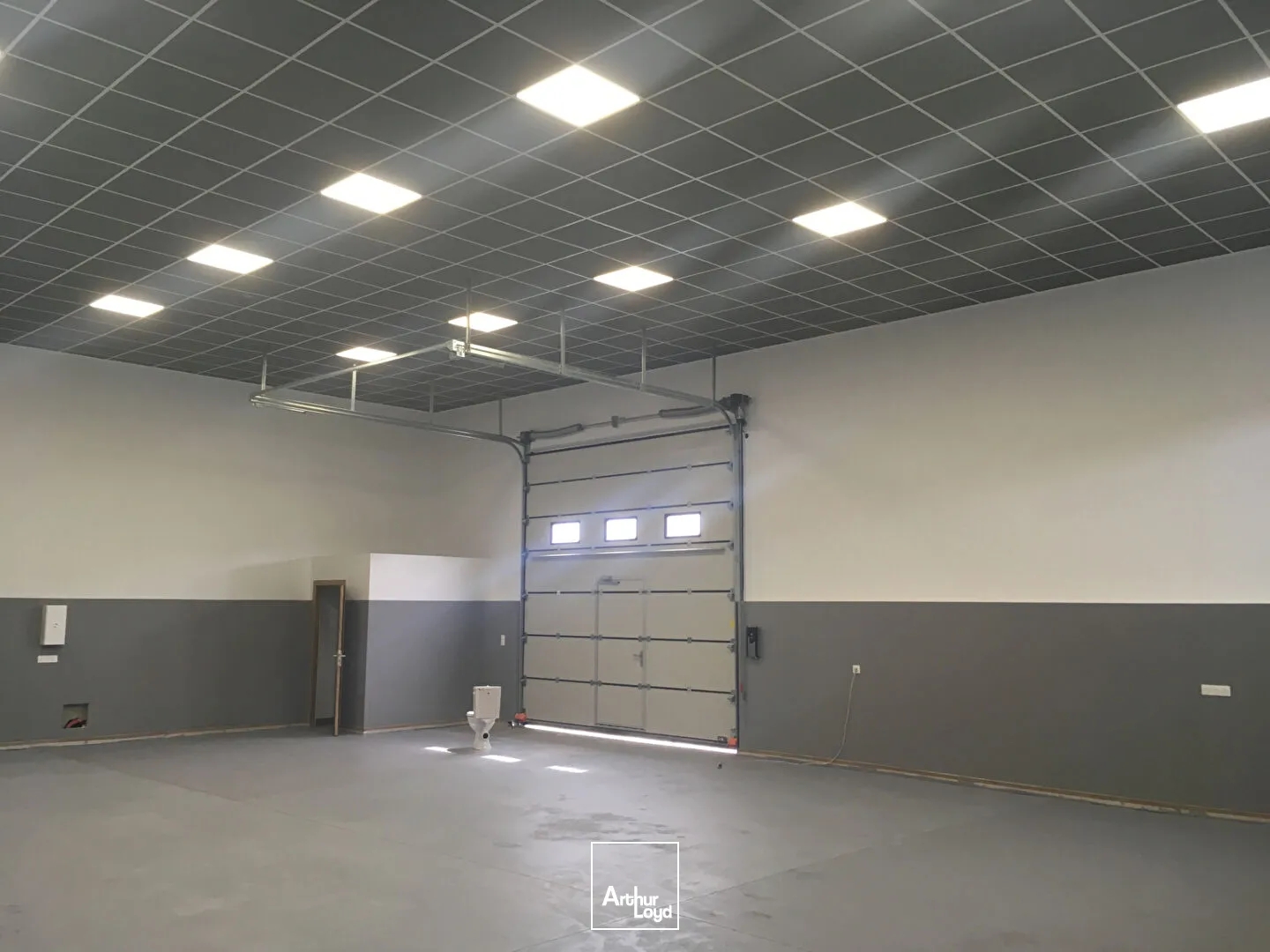 Local d'Activité avec un bureau A VENDRE - COUZEIX