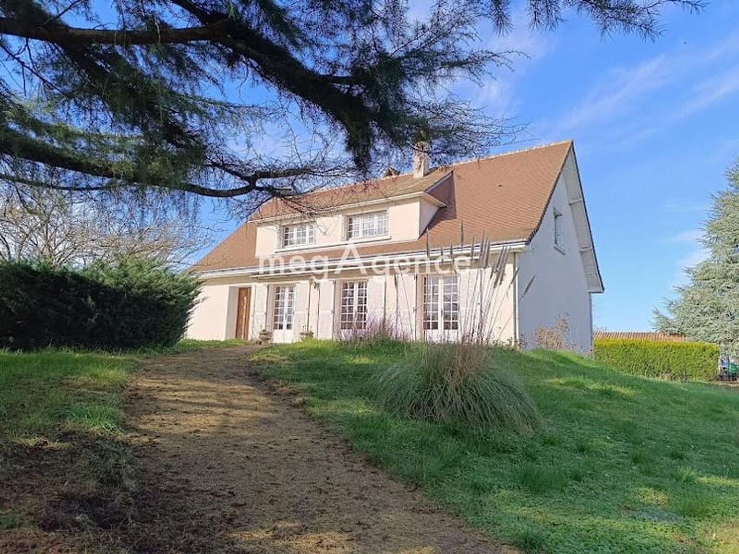 Maison 8 pièces 230 m²